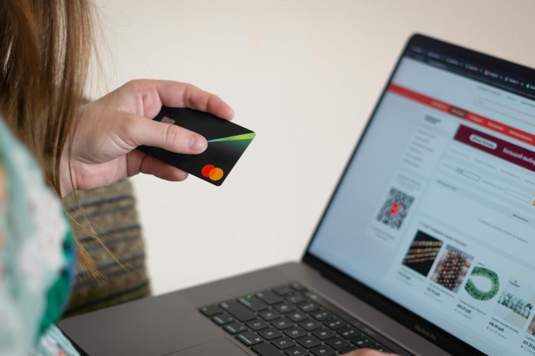 Teaching Crisis Management: Handling E-commerce Website Outages